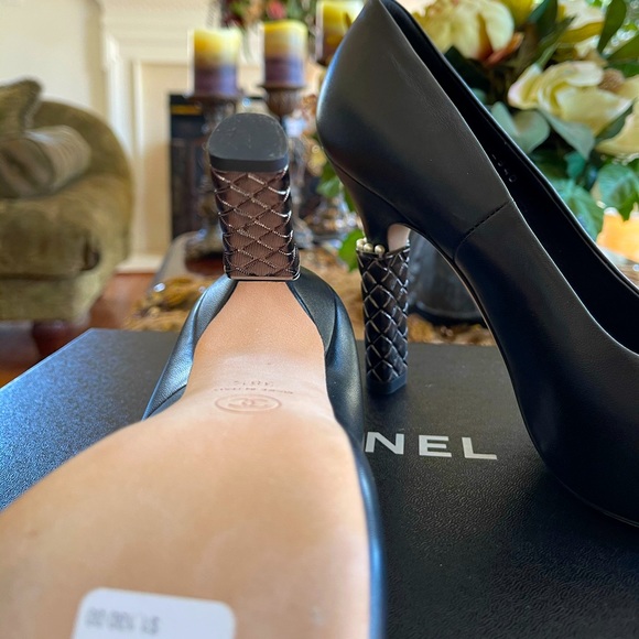 Chanel Shoes Pumps Heels CC Logo Pearls  New  100% Authentic - Picture 12 of 15